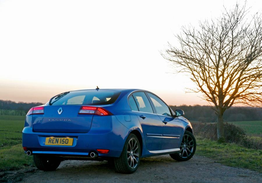  Renault Laguna GT Line 2011 года  (UK) (фото 28 из 30)